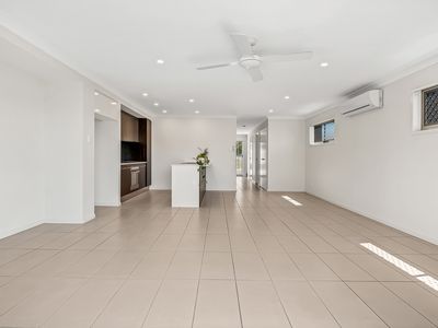 24 / 5 Angela Way, Pimpama