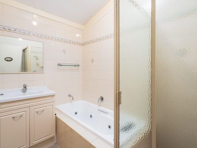2 Boyd Crescent , West Lakes Shore