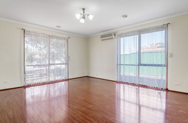 1 / 10 Newhaven Road, Craigieburn