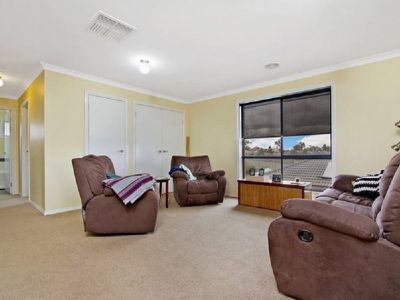 17 Bronze Drive, Kangaroo Flat
