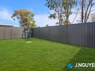 4 / 10 Strouthion Court, Green Valley