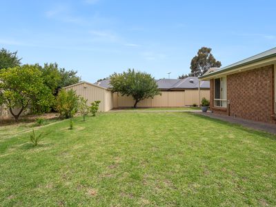 12 Strathaird Boulevard, Smithfield