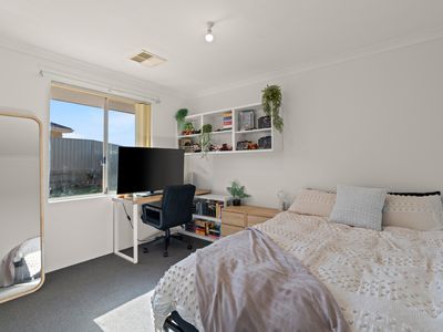 2 Stenton Gardens, Kinross