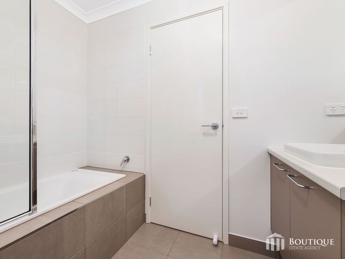 35 Sandy Road, Officer