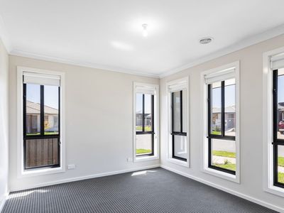 8 Bankston Road, Werribee