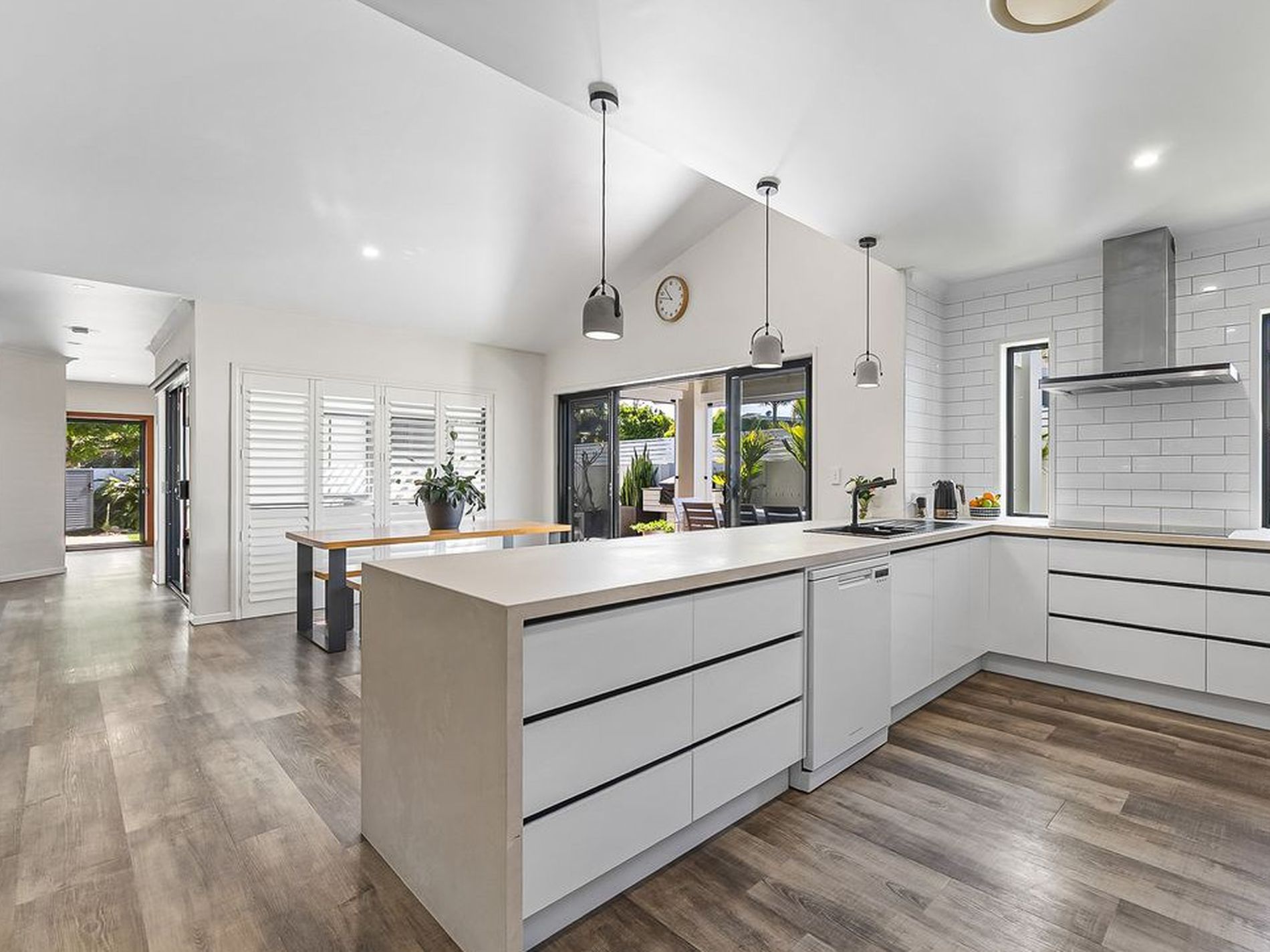 6 Melos Place, Parrearra