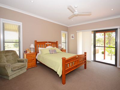12 OAKES DRIVE, Burrum Heads