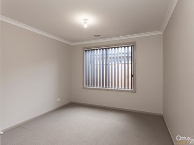 50 Viridian Avenue, Officer