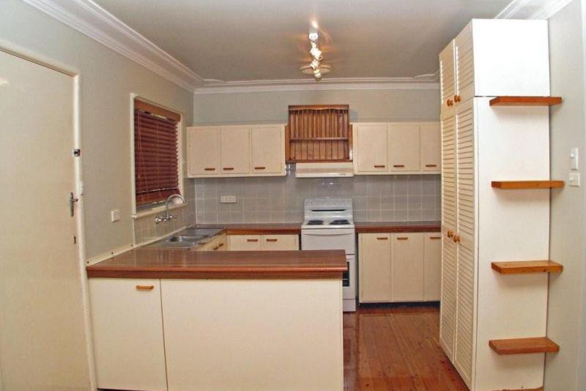 12 Lock Avenue, Springfield