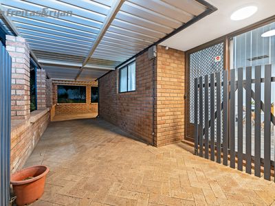 12 Tablo Court, South Lake
