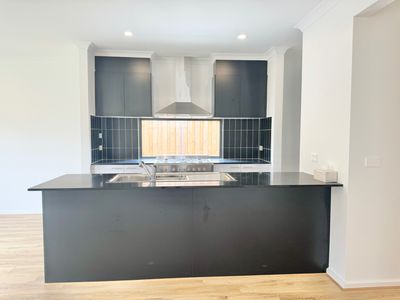 125 Plane Avenue, Mambourin