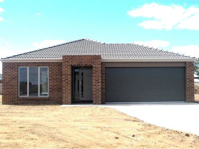 9 Deakin Court, Horsham
