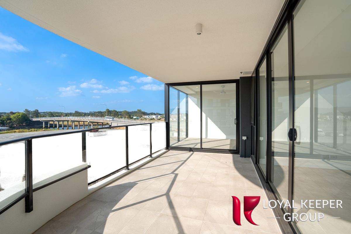 2301 / 10 Sickle Avenue, Hope Island