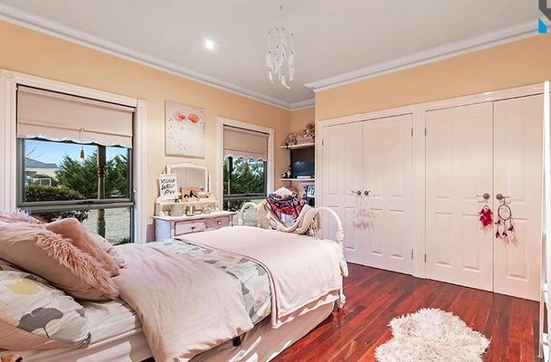 14 The Dress Circle, Oaklands Junction