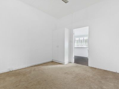 1 / 120 Cypress, Torquay