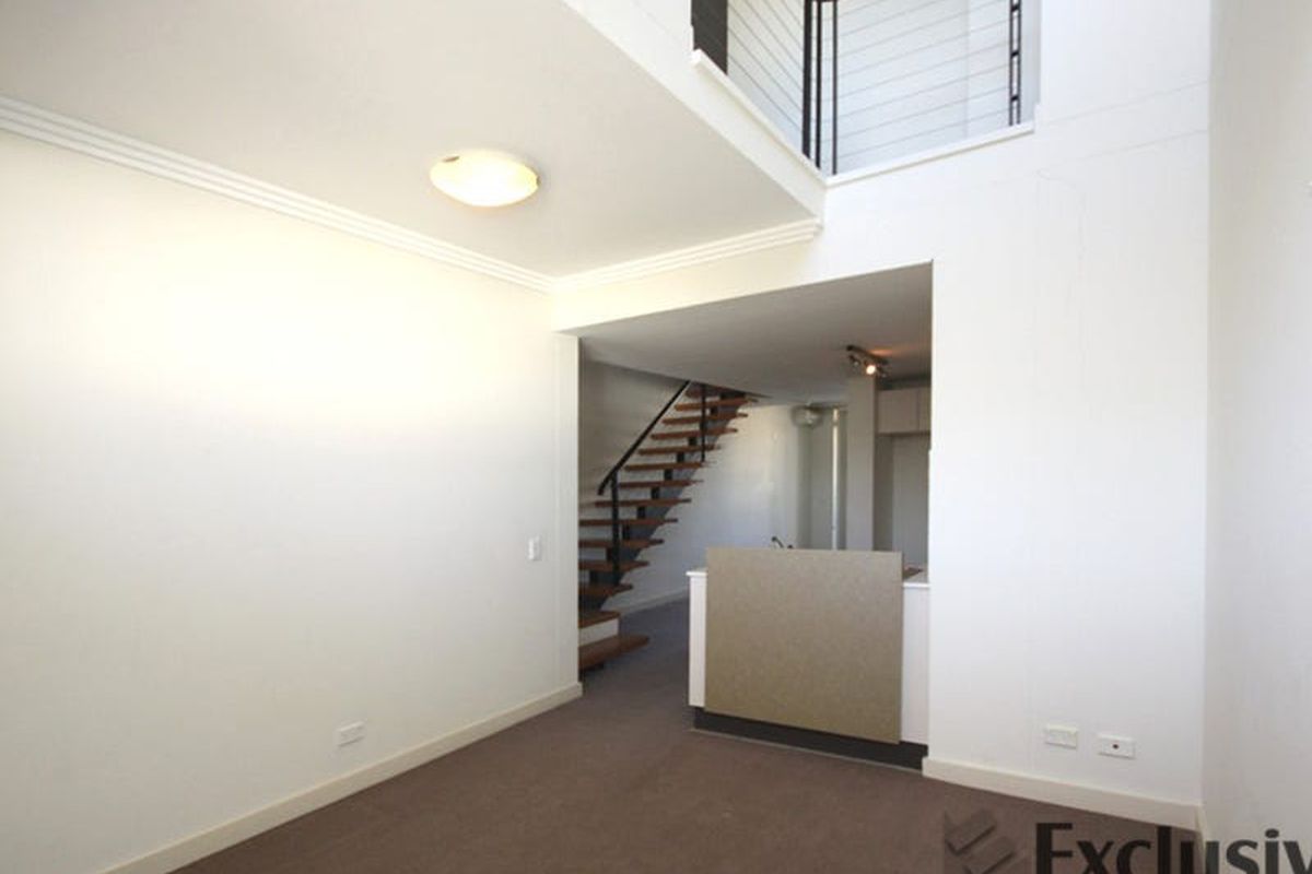 4  Stromboli Strait , Wentworth Point