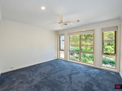2 Camphorwood Close, Jerrabomberra