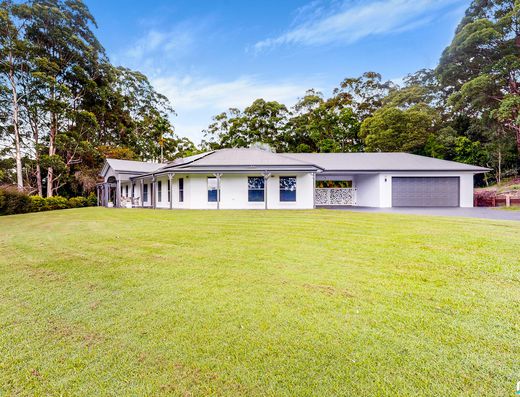 Elevated Privacy & Lifestyle on 2.5 Acres - Tinbeerwah's Hidden Gem image 1