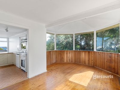 56 Sunset Strip, Manyana