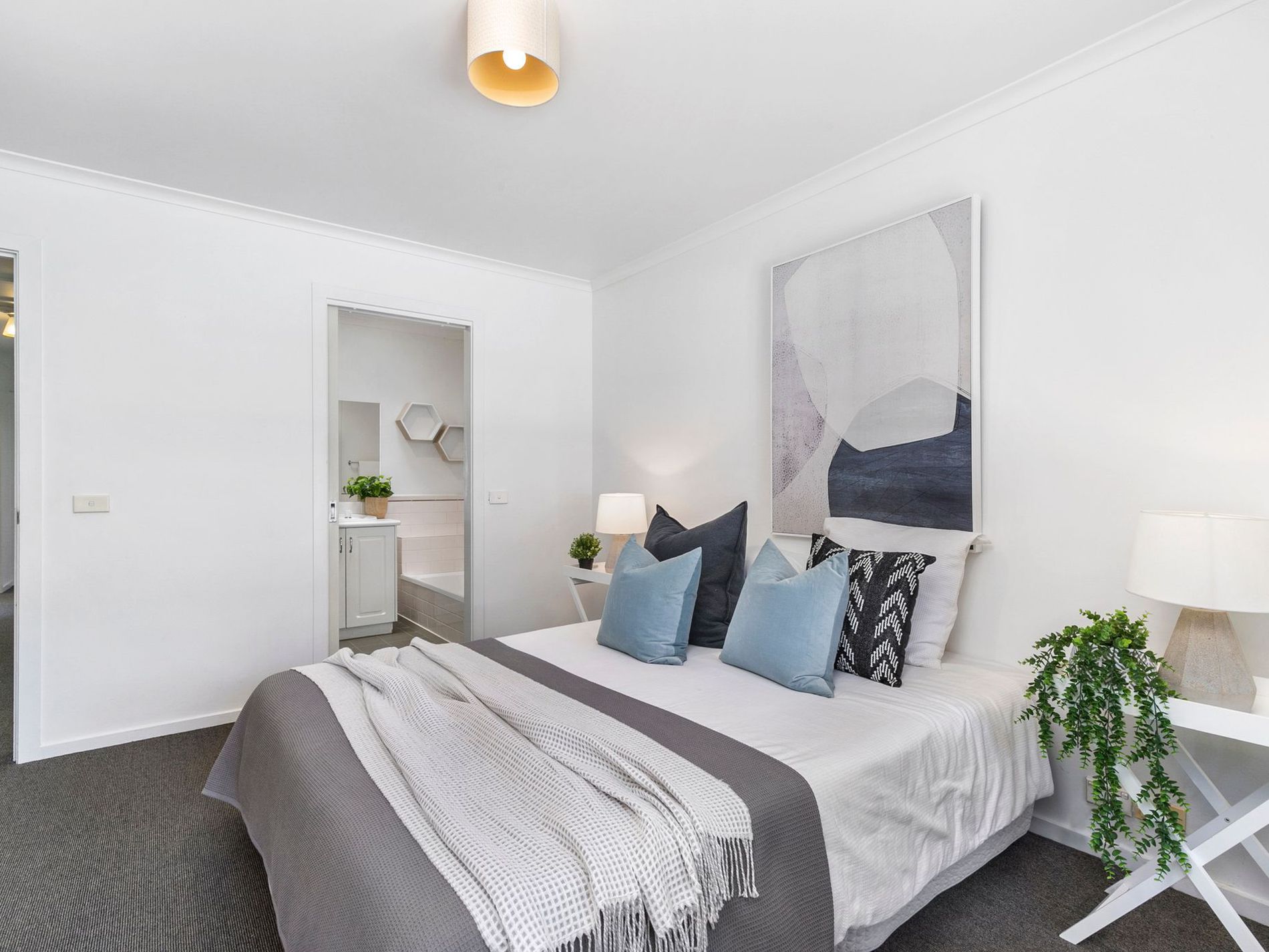 2 / 27 Frank Street, Newtown