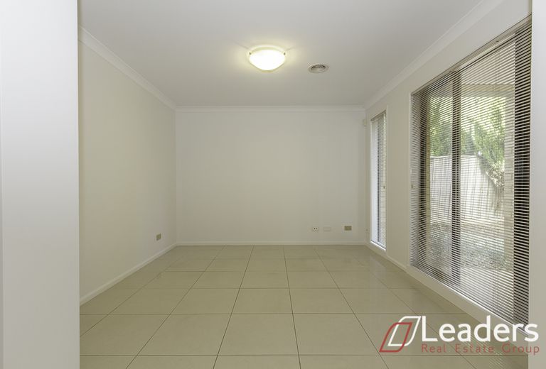 7 Waterstone Cove, Sanctuary Lakes