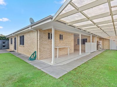 2B Fig Tree Court, Forster