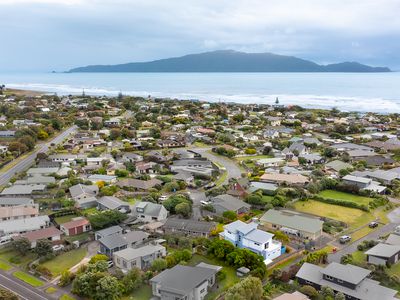 38 Pharazyn Avenue, Waikanae Beach