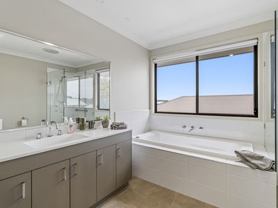 11 Celestial Drive, Morisset Park