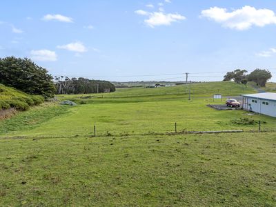 100 Grassy Road, Currie