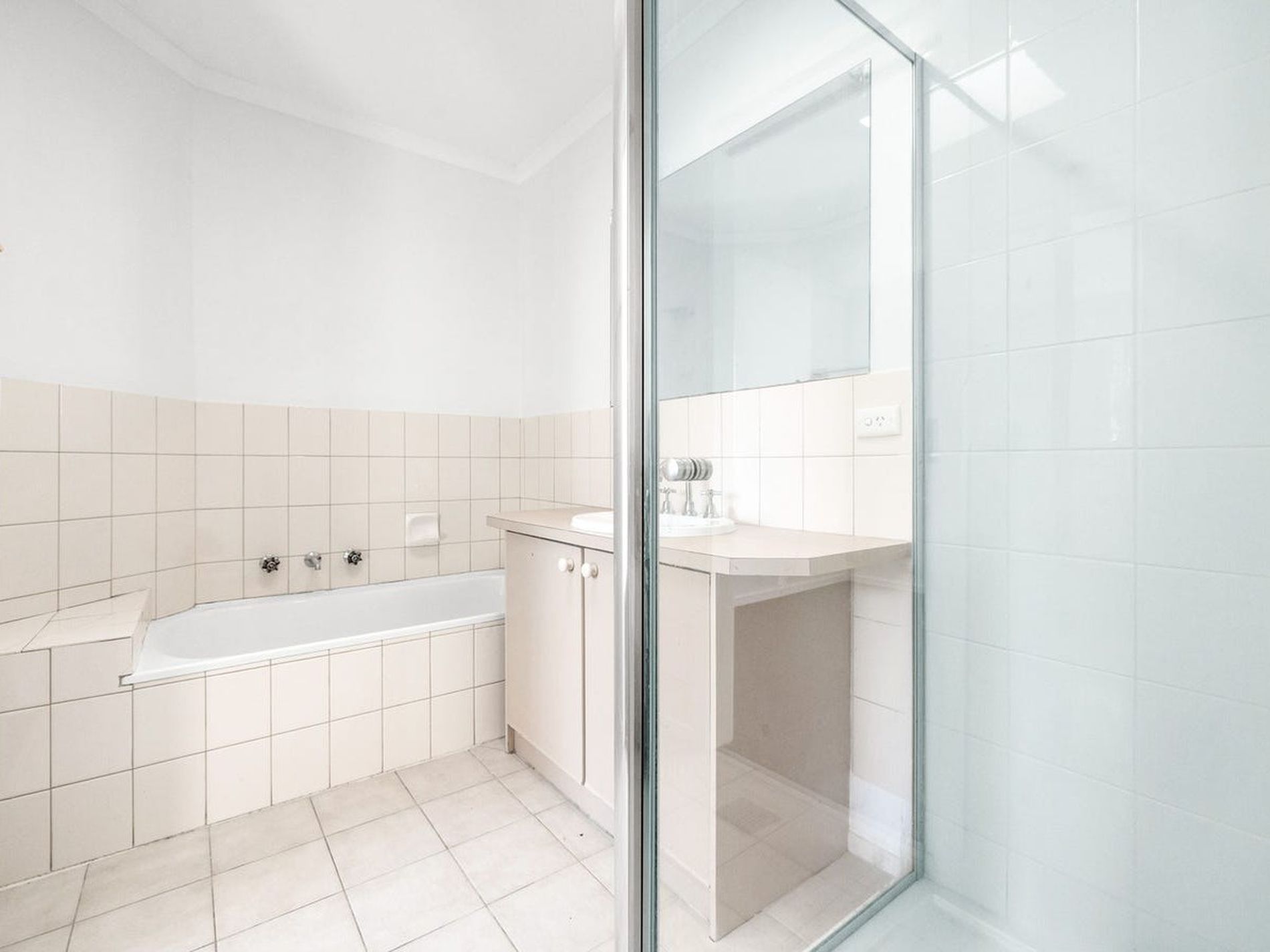 2 / 5 Tower Road, Werribee