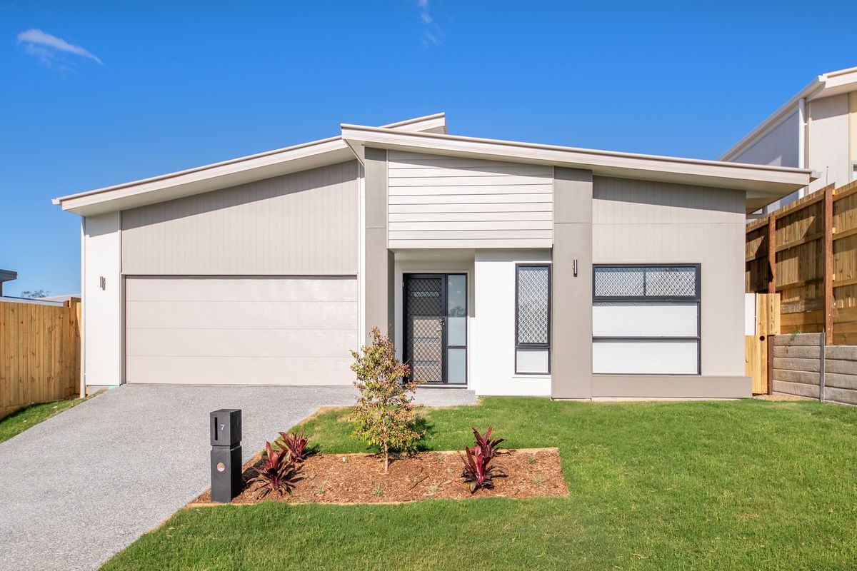 Modern 4-Bedroom Home with Media Room & Alfresco, in Sought after Holmview 