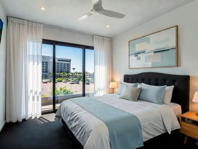 24 / 48 Sir Leslie Thiess Drive, Townsville City