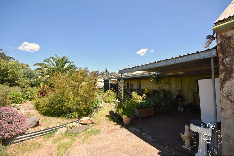 15-18 Halfway House Road, Sedan