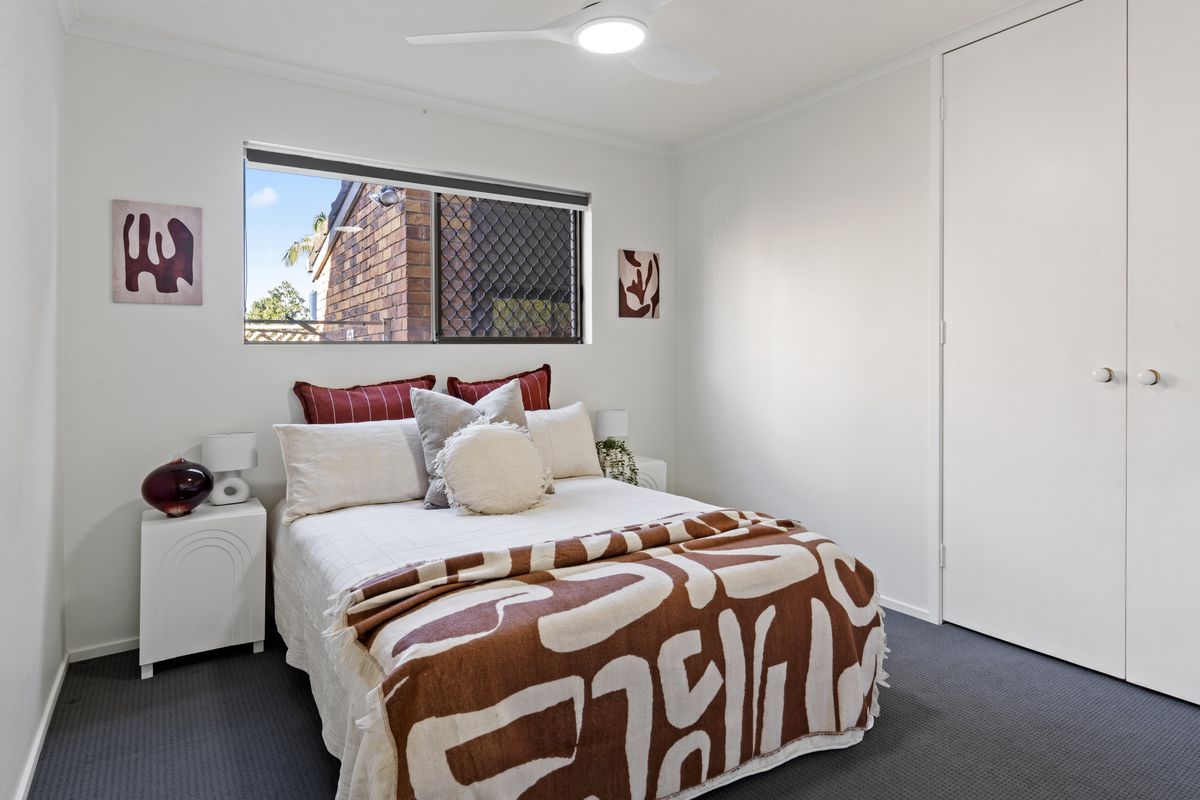 2 / 22 Dunlop Court, Mermaid Waters