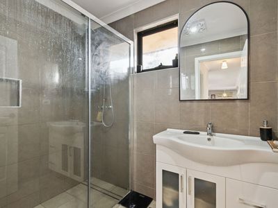11 Barlow Court, Lockridge