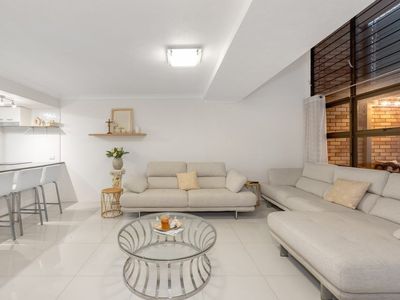 13 / 33-39 Hooker Boulevard, Broadbeach Waters