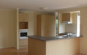 8 Grange Circuit, Beaconsfield