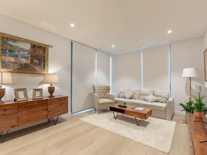 1601 / 83 Harbour Street, Haymarket
