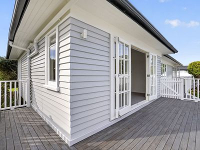 20 & 20A Brian Crescent, Stanmore Bay