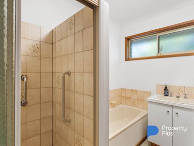 2 / 164 Neale Street, Flora Hill
