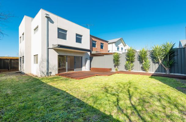62 Hamilton Hume Parade, Craigieburn