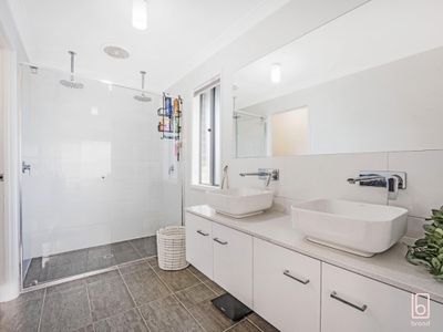 4 Freesia Way, Hamlyn Terrace