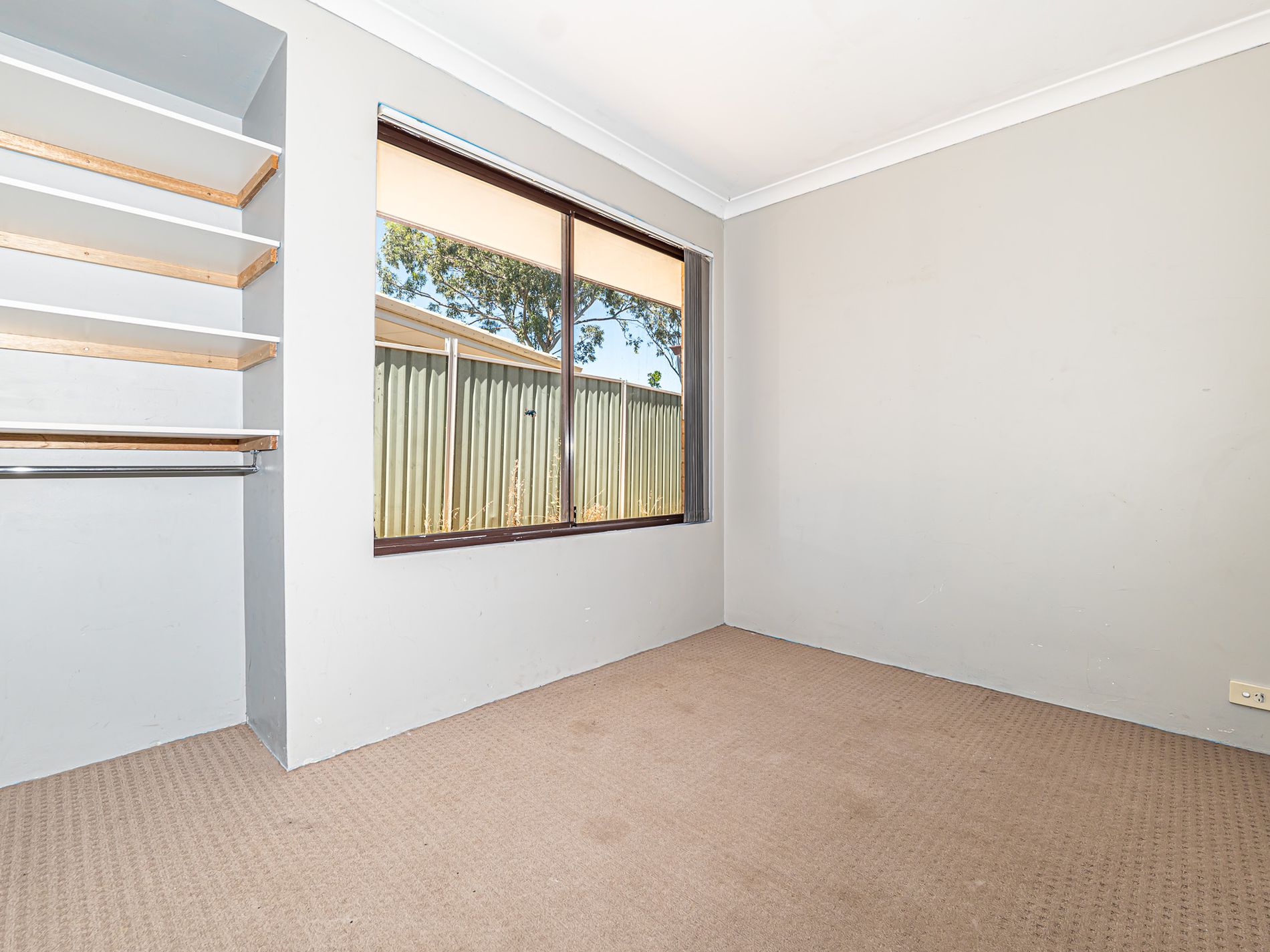 11 McNairn Cross, Leda