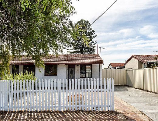 Low-Maintenance Living with Room to Breathe – Ideal Location!