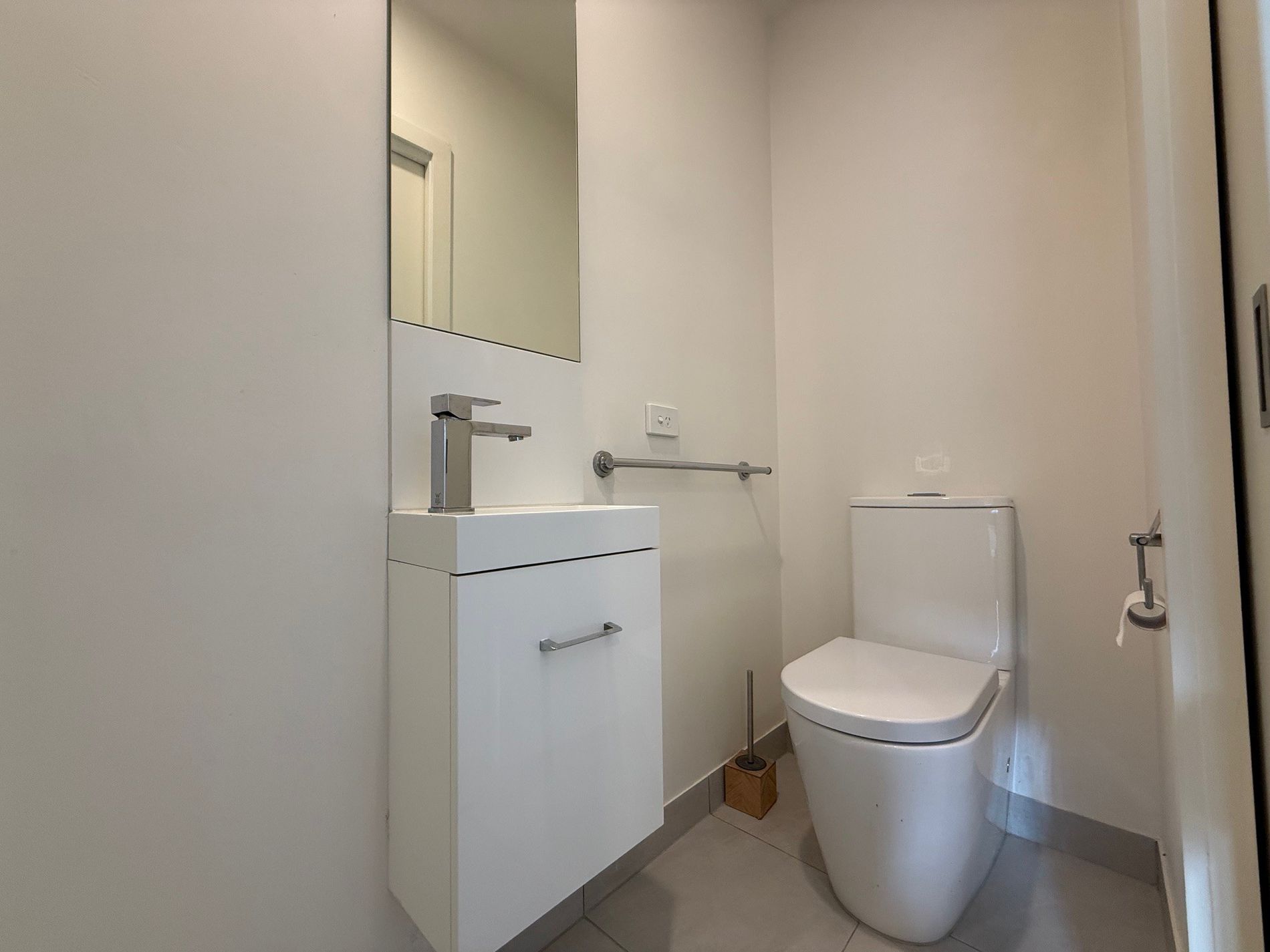 Room 10 / 98 Commercial Road, Footscray