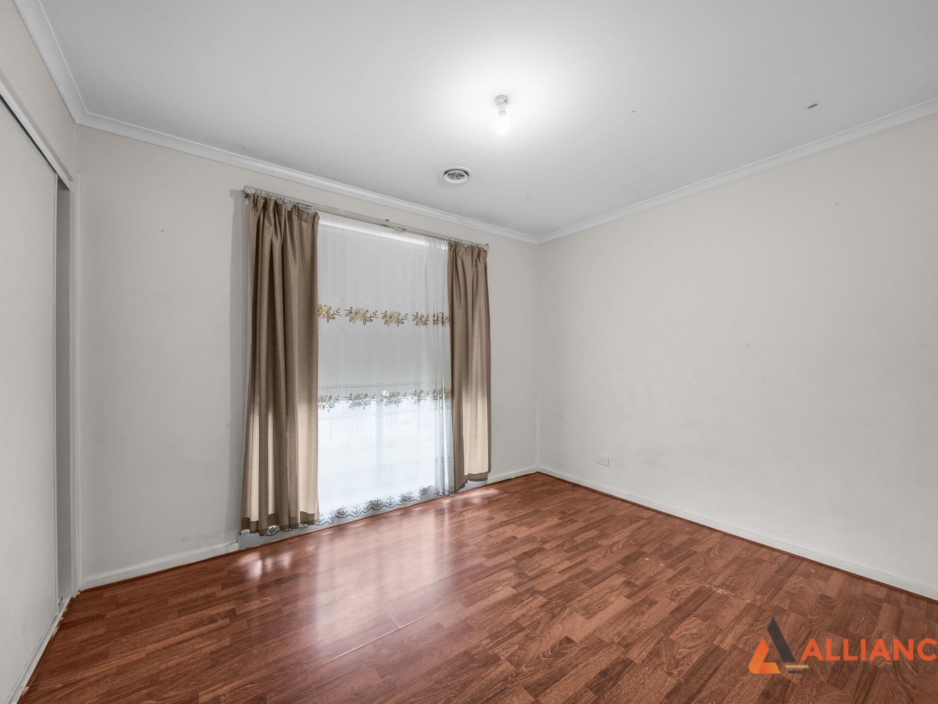 27 Plowman Court, Epping