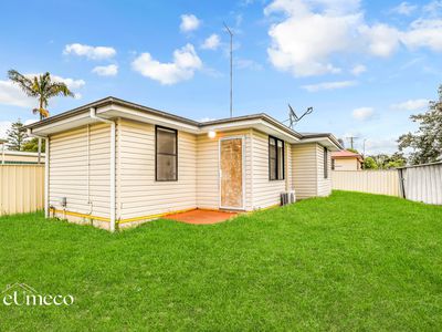 27A Parkin Road, Colyton