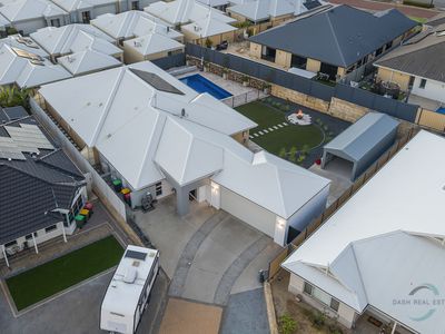 5 Scarlet Close, Tapping