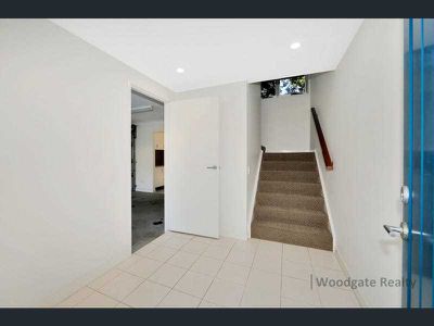 3 / 1 Hussar Court, Woodgate