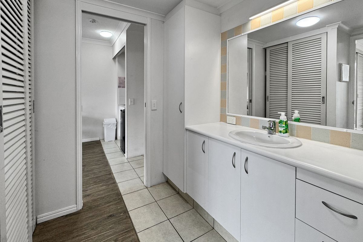 221 / 1 Paradise Island, Surfers Paradise
